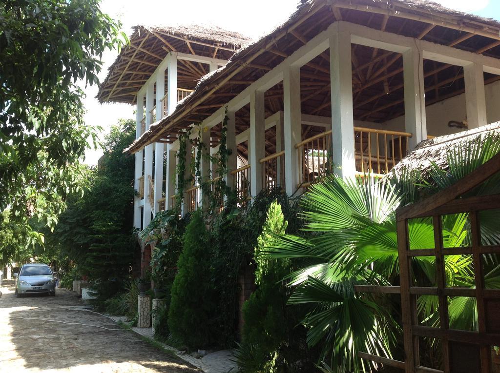 Mangga Lodge Бира Екстериор снимка