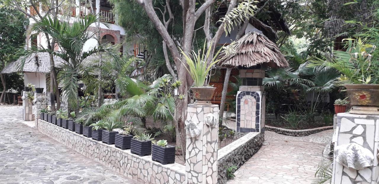 Mangga Lodge Бира Екстериор снимка